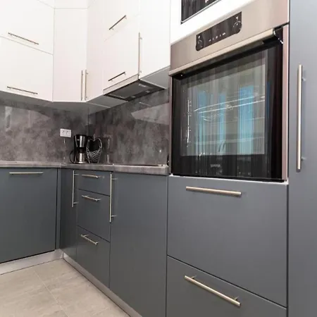 Iva Apartament *