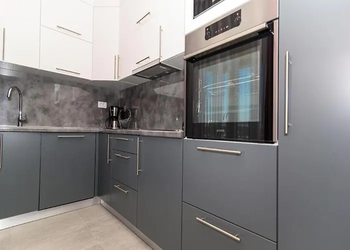 Iva Apartament *